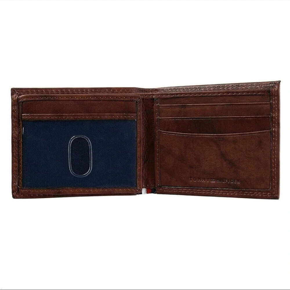 Tommy Hilfiger Trifold Wallet